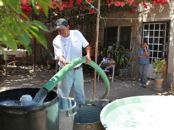 En el SIAPA aseguran que ya se encuentran trabajando en proyectos para atender el desabasto de agua en la ZMG. ARCHIVO /