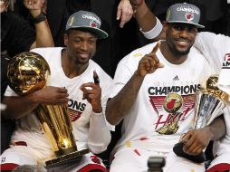 Dwyane Wade y LeBron James buscan repetir el éxito de la campaña pasada, en la que aplastaron al Thunder en la final. AP /