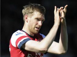 El central alemán, Per Metesacker (en la imagen), anota en gol ganador. EFE /