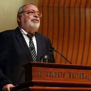 Fernando Savater recibe el Premio Internacional de Poesía