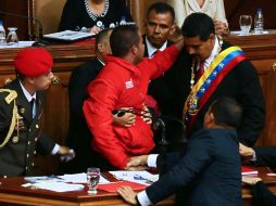 Sánchez irrumpió en el acto de investidura del presidente venezolano. ARCHIVO /