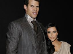 Imagen tomada durante una fiesta en honor a los entonces recién casados. ARCHIVO /