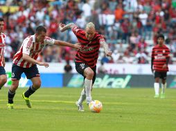 Kristian Álvarez (izq) confía en que Chivas sacará los seis puntos que quedan en disputa.  /