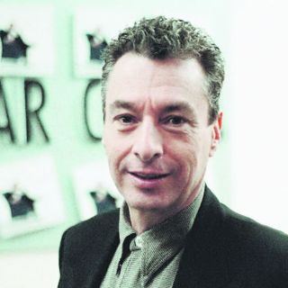 César Costa revitaliza temas clásicos