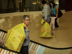 El INEGI informa que en febrero el comercio al menudeo y al mayoreo decrecen. ARCHIVO /