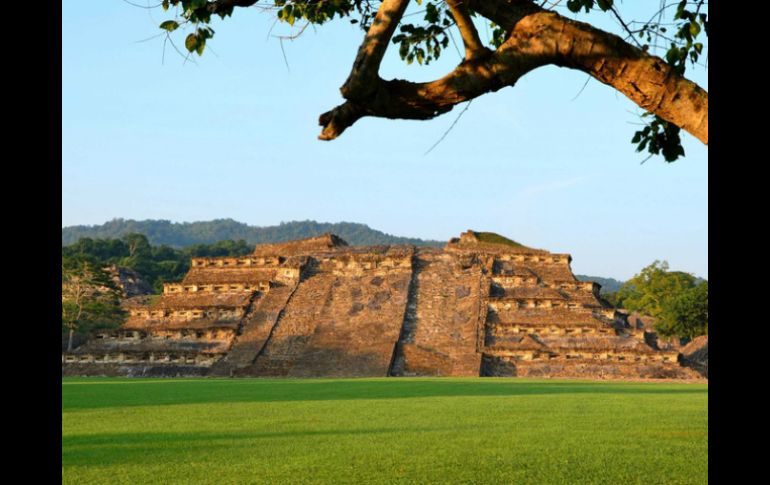 Los arqueólogos han avanzado 76 metros de exploración en el profundo túnel de Teotihuacán. ARCHIVO /