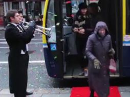 Una orquesta recorre las calles para sonorizar situaciones cotidianas. ESPECIAL /
