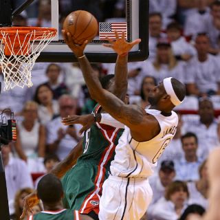 Heat vence a Bucks 98-86, toma ventaja de 2-0