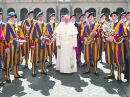 La Guardia Suiza  ofreció un concierto al Papa por el día de su santo. AFP /