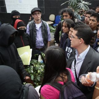 Jóvenes exigen reunión con rector de la UAM, tras toma de Rectoría