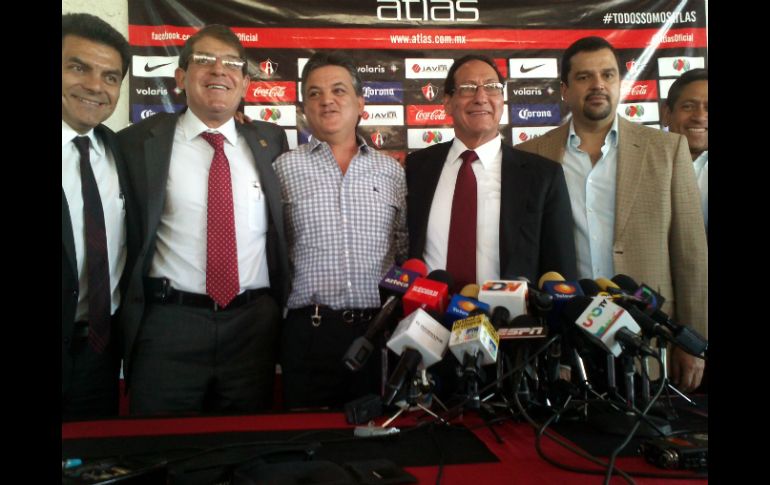 Ruiz Orozco (cuarto de izq. a der.) será el primer presidente que ejerza durante cuatro años. ESPECIAL /