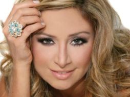 La cantante Cristina considera que se debe educar a las nuevas generaciones en la música regional. ESPECIAL /