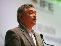 Leonardo Valdés asegura que el IFE continuará cumpliendo con sus responsabilidades. ARCHIVO /