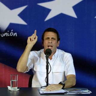 Gobierno encadena medios durante alocución de Capriles