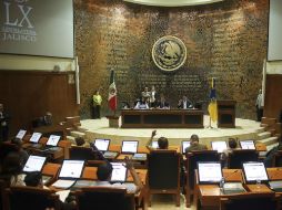 Los legisladores aprobaron mantener el dinero extra, pero crearon regulación. ARCHIVO /