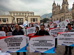Decenas de personas se reúnen para protestar en contra del matrimonio entre homosexuales. EFE /
