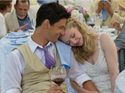 Ben Barnes en el papel de Alejandro y Amanda Seyfried en el papel de Missy, durante una escena de ''The Big Wedding''. EFE /