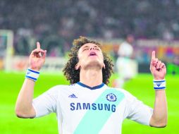 De la central a la portería rival. El zaguero brasileño David Luiz fue el héroe del Chelsea, al anotar el gol del triunfo al minuto 94. AFP /