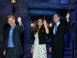 Los duques de Cambridge y el príncipe Enrique inauguran oficialmente los estudios de cine de Warner. AP /