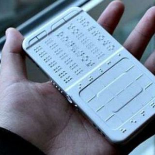 Crean celulares para personas invidentes