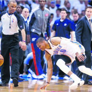 Russell Westbrook será operado de la rodilla derecha