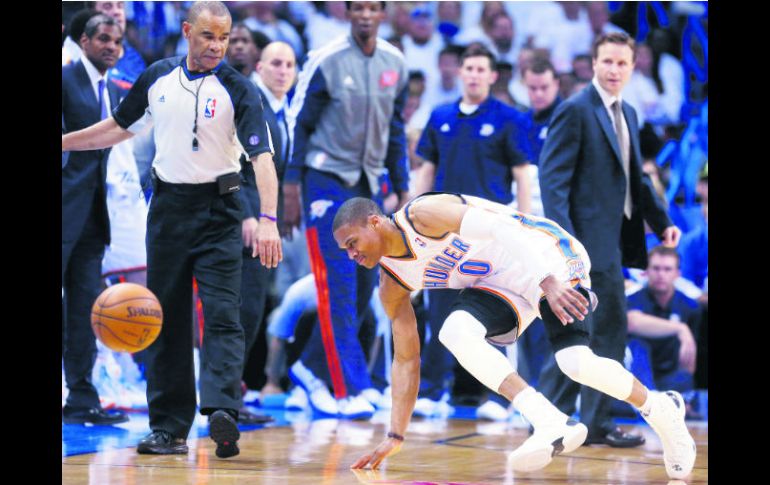 Westbrook se lastimó el miércoles en el segundo partido de la serie contra Houston, y hasta ayer se confirmó la gravedad de su lesión. AP /