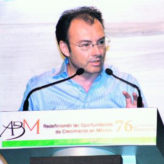 Carstens pide acelerar la reforma financiera