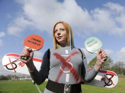Cientos de manifestantes se concentraron en un barrio del suroeste de Londres para protestar contra la posible expansión. EFE /