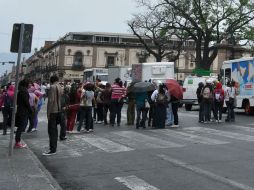 Varios manifestantes toman camiones de productos para hacerse escuchar entre las autoridades. ARCHIVO /