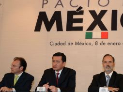 Acuerdo. Los dirigentes nacionales del PRI, César Camacho Quiroz; PAN, Gustavo Madero, y PRD, Jesús Zambrano. ESPECIAL /