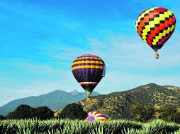 Especial. Cumpleaños, pedida de mano o por el simple gusto de vivir una experiencia inolvidable, el viaje en globo es una buena opción. ESPECIAL /