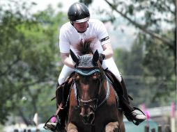 Marco de la Torre, a lomos de ''Tango'', se impuso en la categoría 1.20 metros con un tiempo de  75.04 segundos. EL INFORMADOR /