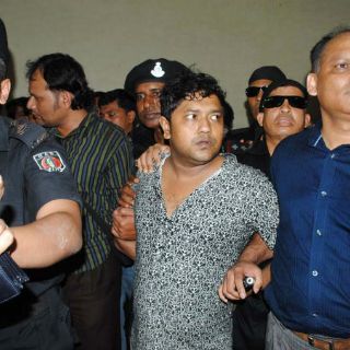 Policía arresta a dueño de edificio en Bangladesh