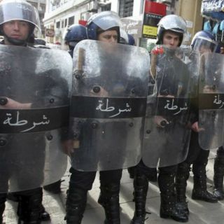 Tres agentes asesinados en un atentado en Argelia