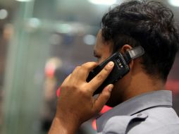 El teléfono celular utiliza impulsos electromagnéticos para la transmisión de mensajes, al igual que el telégrafo. ARCHIVO /