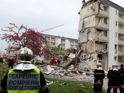 Al parecer, aún hay víctimas entre los escombros del edificio de viviendas de cuatro pisos que no han sido socorridas. AP /