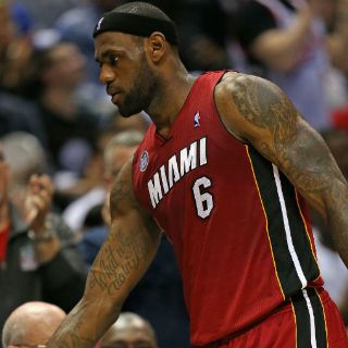 James logra barrida para los Heat y pasan a semifinales