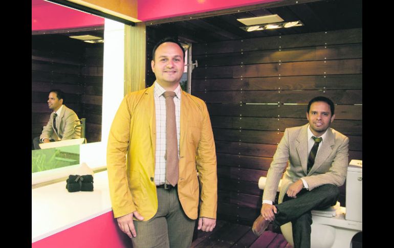 Ganadores. Roberto Peña Rodríguez y Jonathan Estrada Meza, egresados del Tec de Monterrey, en Guadalajara. ESPECIAL /