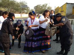 Granaderos blindan las instalaciones del Congreso de Guerrero, para el segundo informe del gobernador Ángel Aguirre Rivero. NTX /