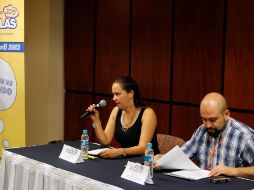 Marcela García e Igor Lozada, durante la clausura de Papirolas. EL INFORMADOR /