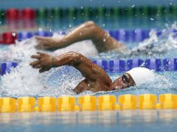 Los regiomontanos José Ángel Martínez y Miguel Robles destacan entre los competidores de natación. ARCHIVO /