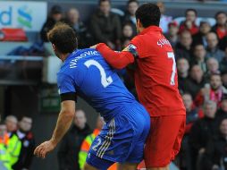 Branislav y Luis protagonizan una de las escenas más polémicas de la Premier League. ARCHIVO /