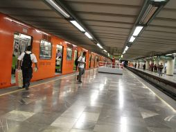 Una mujer parió a un niño en el andén de la estación Pantitlán de la línea A del Sistema de Transporte Colectivo (STC) Metro. ARCHIVO /