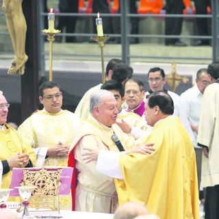El cardenal Juan Sandoval celebra 25 años como obispo