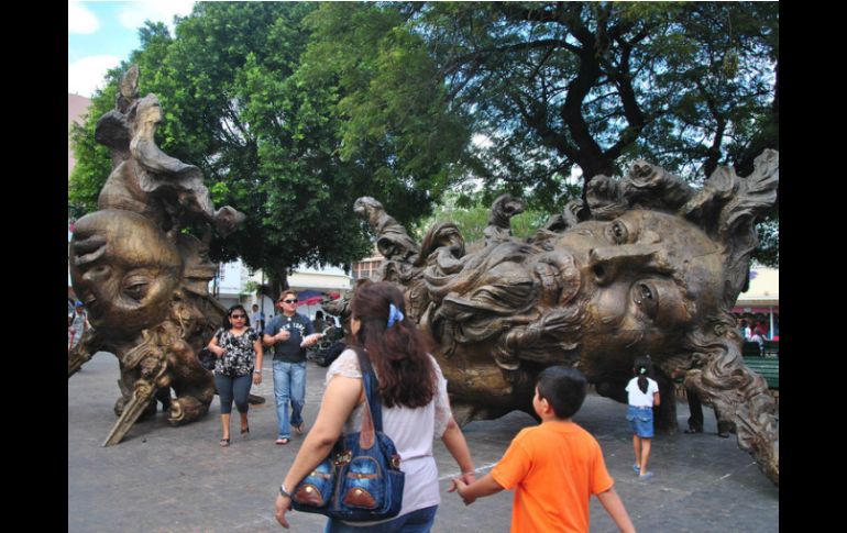 Javier Marín ha participado en más de 200 exposiciones colectivas e individuales. ARCHIVO /