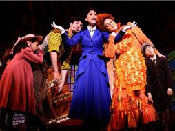 Los pequeños actores que interpretan a los niños Jane y Michael Banks de manera alternada en esta puesta en escena. ARCHIVO /