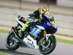 Valentino Rossi sobre la Yamaha, espera con ánimo el Gran Premio de España. ARCHIVO /