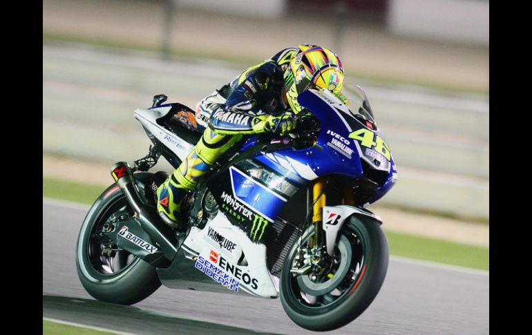 Valentino Rossi sobre la Yamaha, espera con ánimo el Gran Premio de España. ARCHIVO /