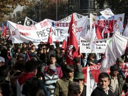 Miles de chilenos salen a las calles para conmemorar el Día Internacional del Trabajo. EFE /