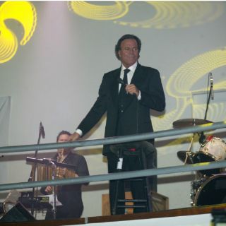 Esperan ocho mil personas en concierto de Julio Iglesias